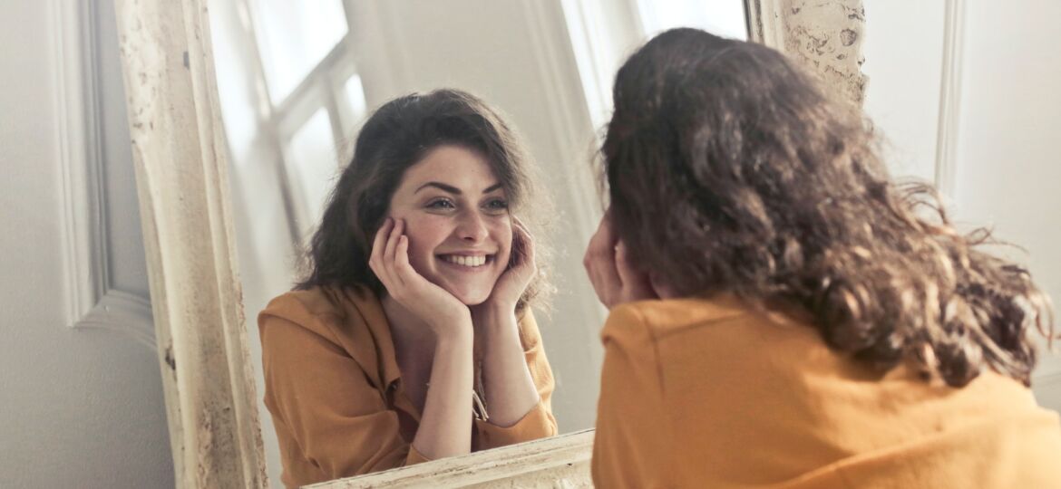 Las carillas dentales permiten cambiar el color, la forma y la posición de los dientes.